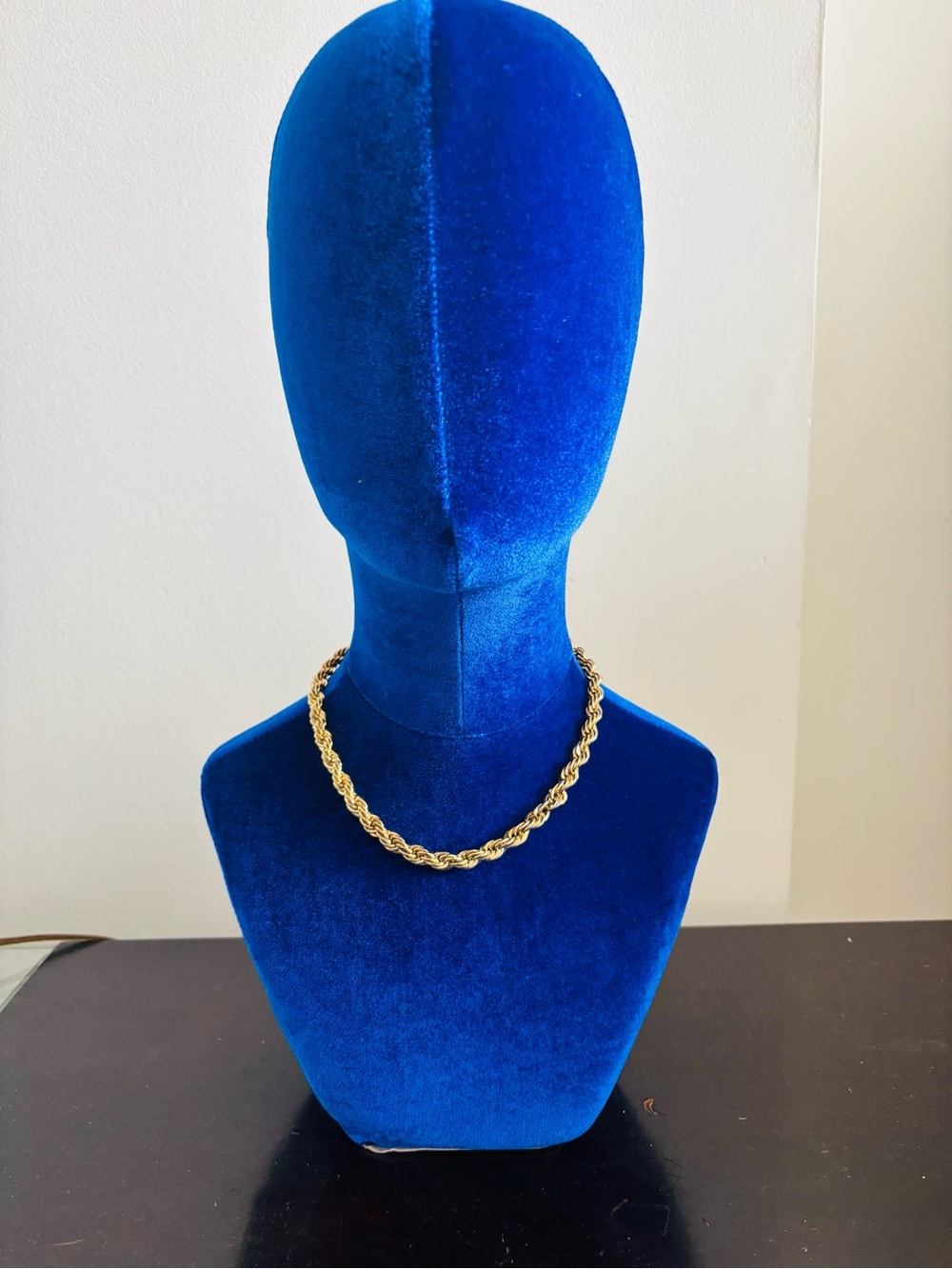 Roped Diamond cut gold toned chain. Unisex 17”-17.5”